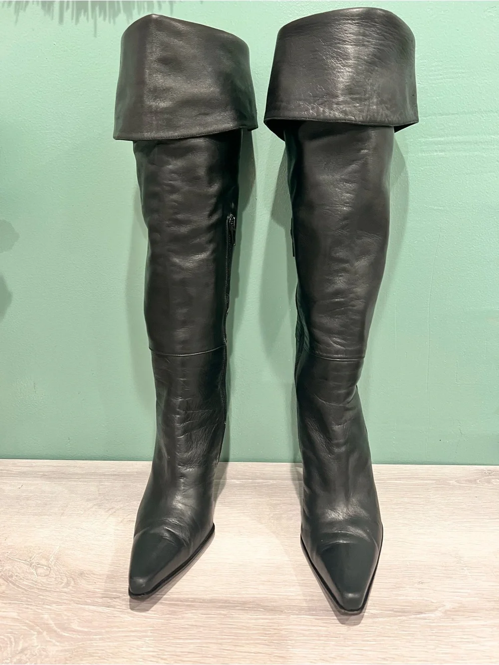 Stuart Weitzman heel timeless